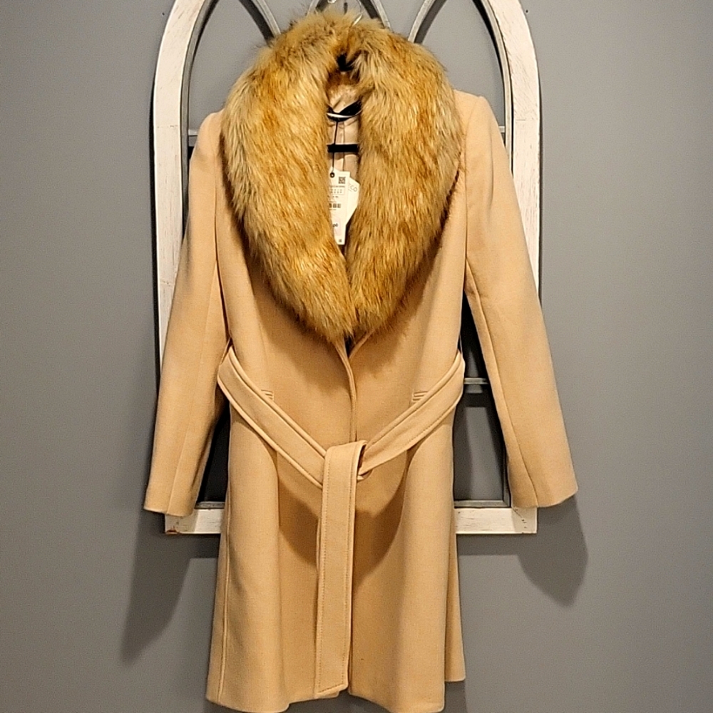 Zara women coat with faux fur size S